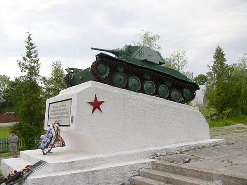 Bevrijdingsmonument (T-70 Tank) Yezyaryshcha #1