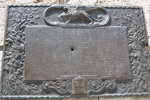 Bullet Hole Plaque Chiusi