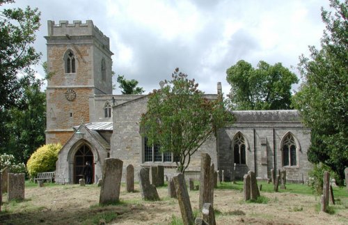 Oorlogsgraf van het Gemenebest St. Peter and St. Paul Churchyard