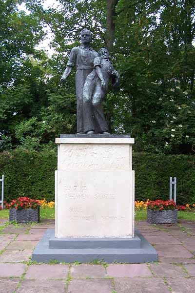 War Memorial Dokkum #2