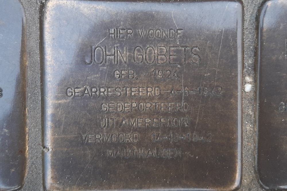 Stolpersteine Veeteeltstraat 104 #3