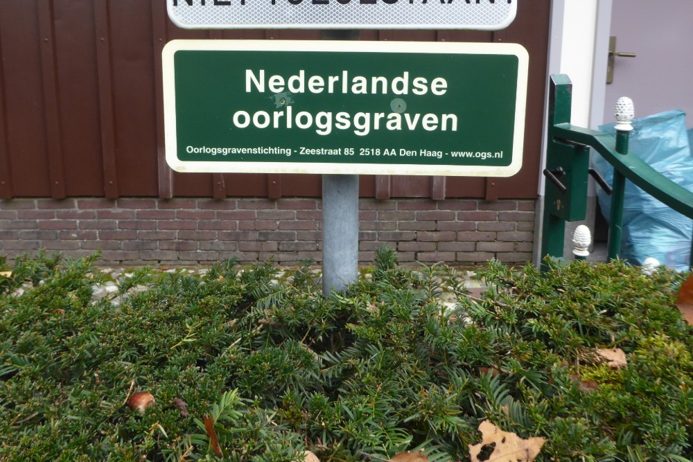 Dutch War Graves Municipal Cemetery Blaricum #3