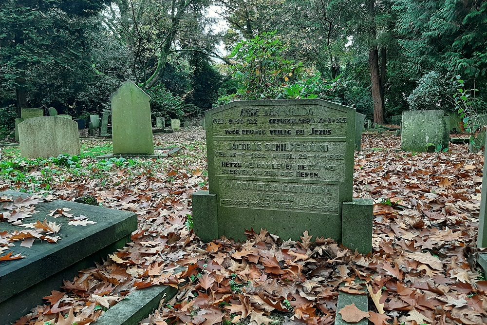 Dutch War Graves Municipal Cemetery Hilversum #4