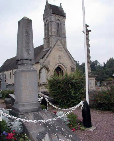 Oorlogsmonument Authie #1