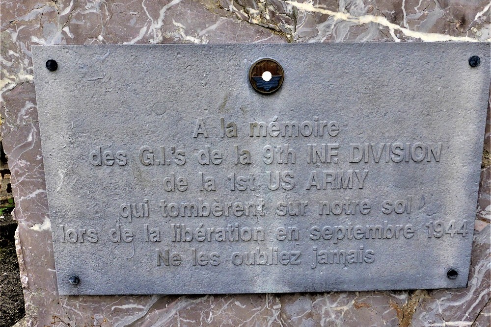 Oorlogsmonument Heer-sur-Meuse #3