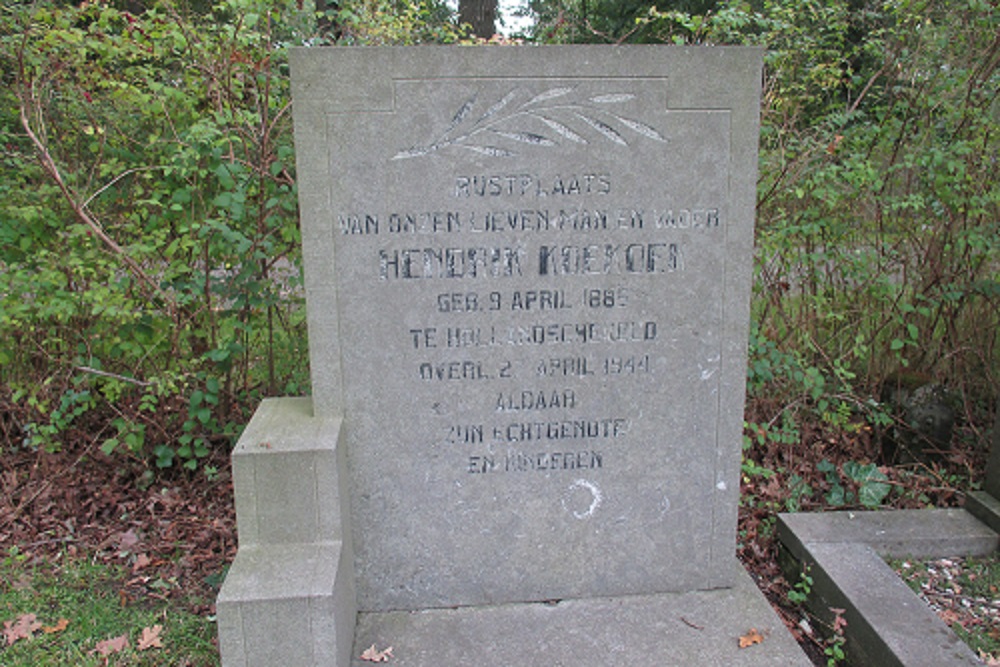 Dutch War Graves Municipal Cemetery Hollandscheveld #4