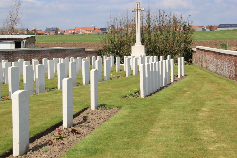 Commonwealth War Cemetery Potijze Chateau Wood #2