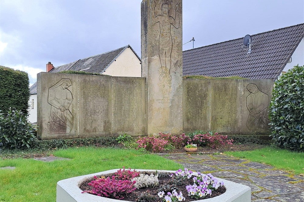 War Memorial Großlittgen #1