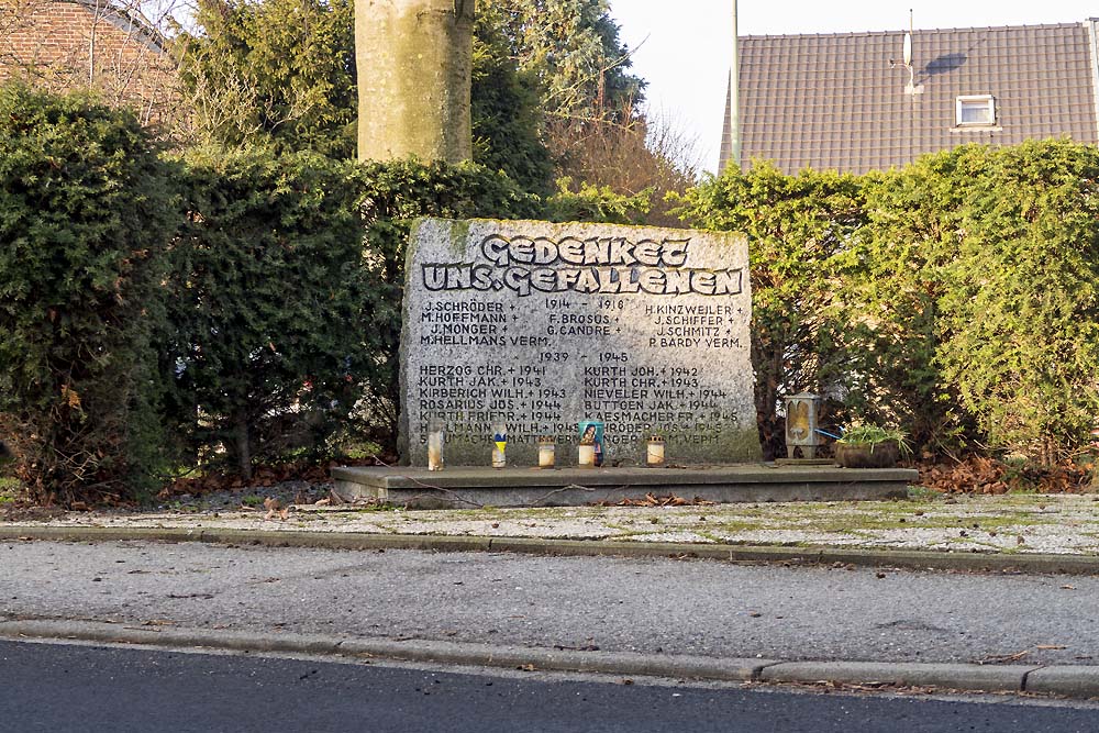 Oorlogsmonument Luchem #1