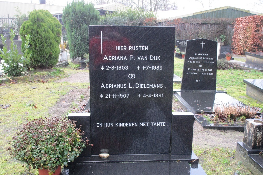 Collective Grave Family Dielemans Cemetery Kamelenstraat #2