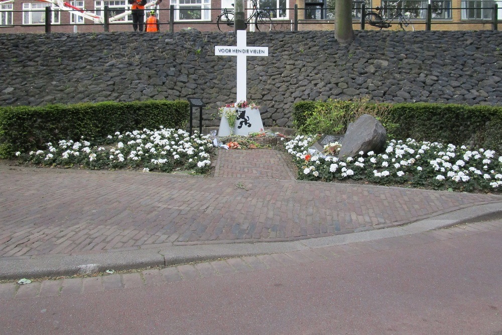 Monument Executies 03-04-1945 Oostzeedijk Beneden #1