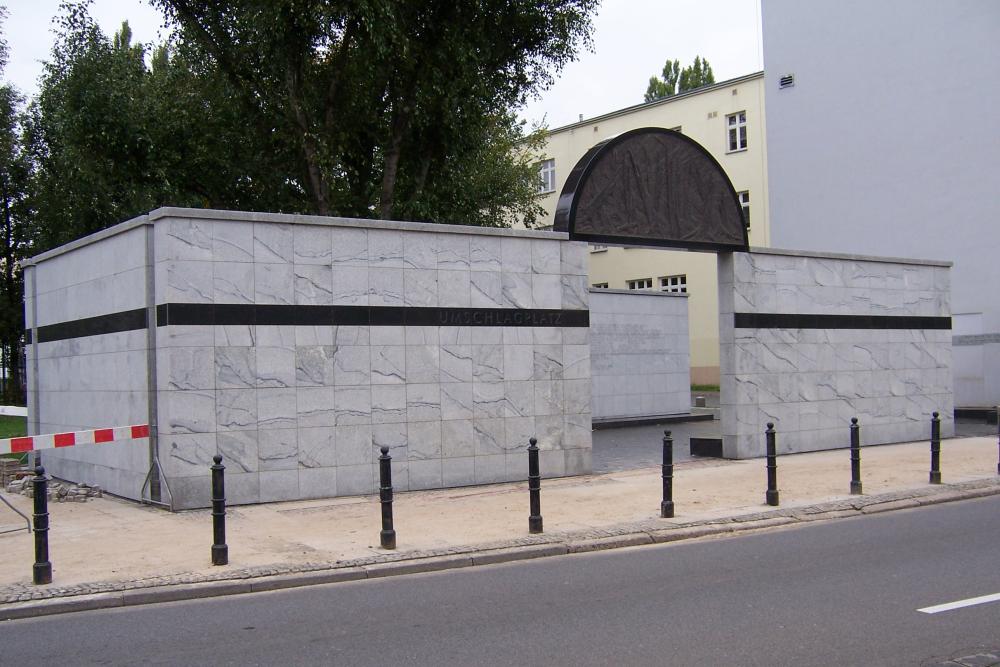 Monument Umschlagplatz Warschau #1