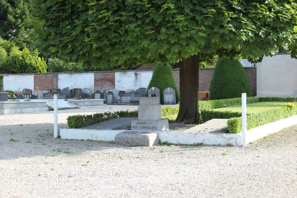 Oorlogsmonument Begraafplaats La Hulpe #1