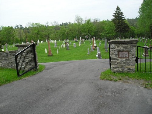 Commonwealth War Grave St. John the Baptist Anglican Church Cemetery #1