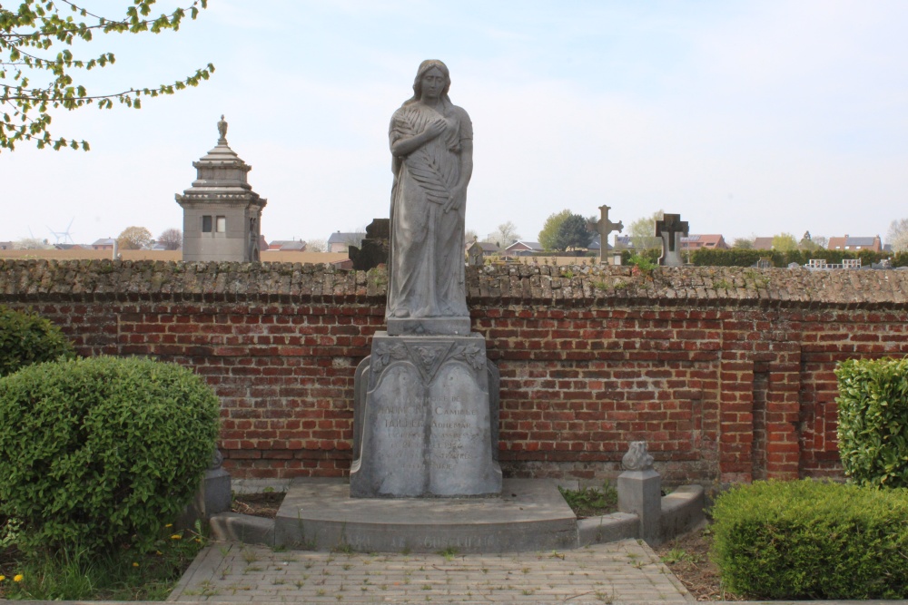 Monument Vermoorde Verzetsstrijders Waudrez #2