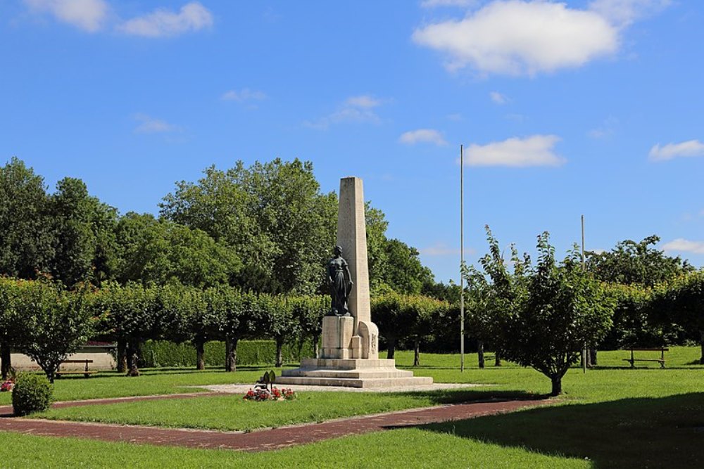 War Memorial Vendeuvre-sur-Barse #1