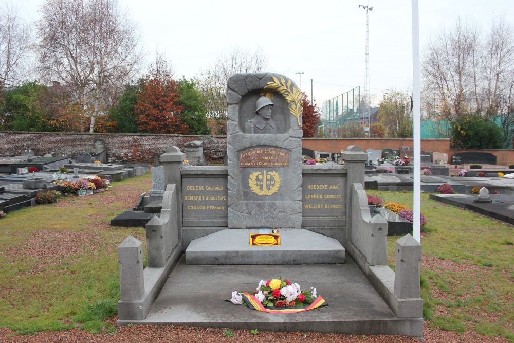 Oorlogsmonument Begraafplaats Arquennes	 #1