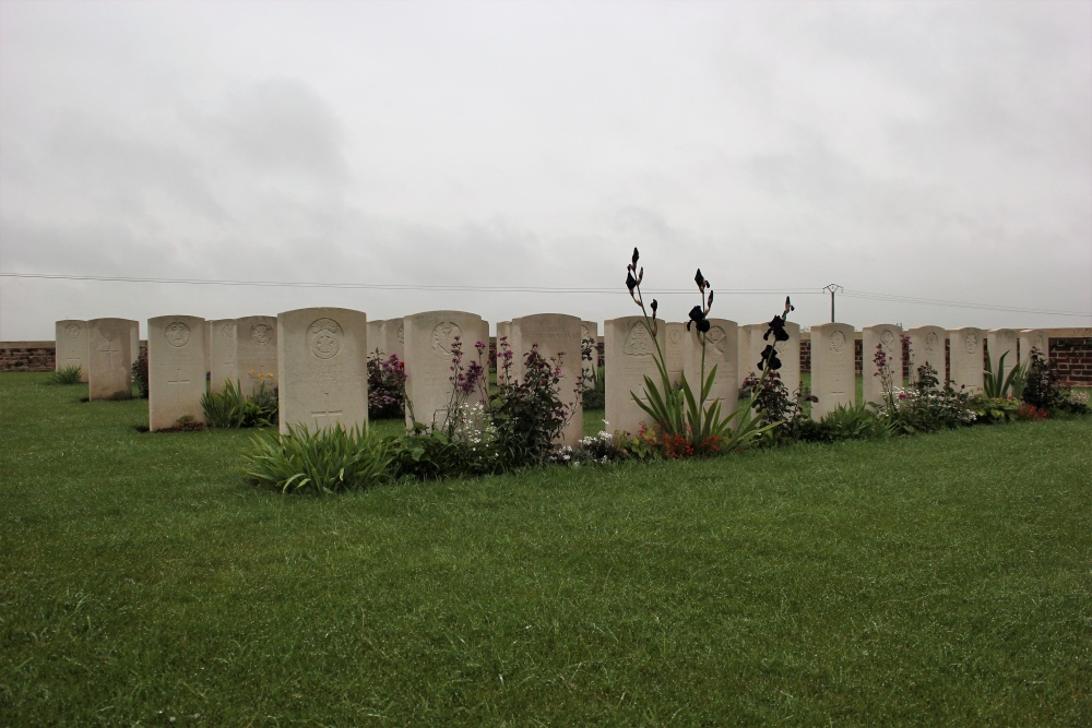 Commonwealth War Cemetery Delsaux Farm #3