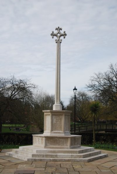 Oorlogsmonument Farnham #1