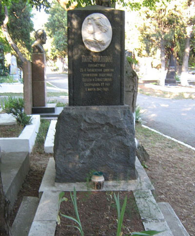 Soviet War Graves Kommunar Cemetery #5