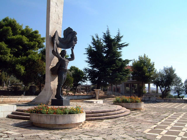 Partisanen Cemetery Sarandë #1