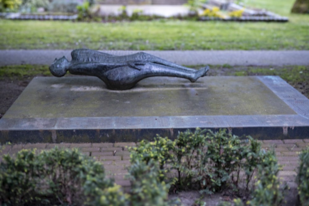 Monument Gestorven Vrouw #4