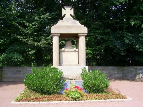 War Memorial Lotte #1