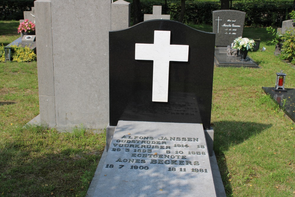 Belgian Graves Veterans Lommel Center Cmetery #2