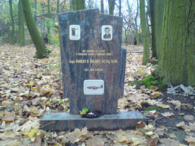 Monument Capt. Robert B. Holmes