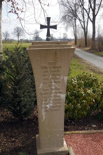 War Memorial Hemden #5