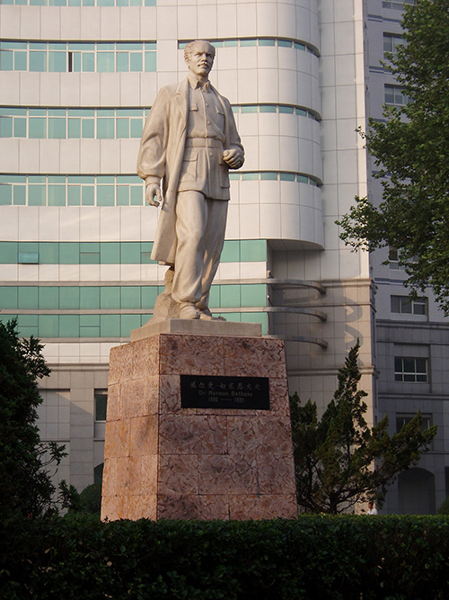 Monument Norman Bethune #1