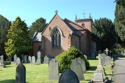 Commonwealth War Graves St llwchaiarn Churchyard