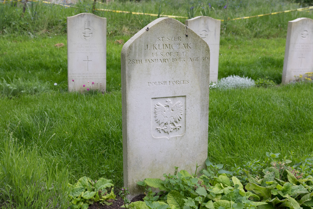 Commonwealth War Graves Henlow #4