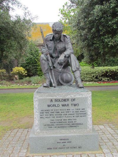 Memorial Soldier WW2 Portsmouth