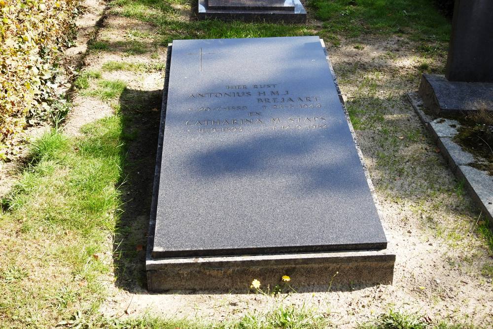 Nederlandse Oorlogsgraven Raamsdonksveer #4