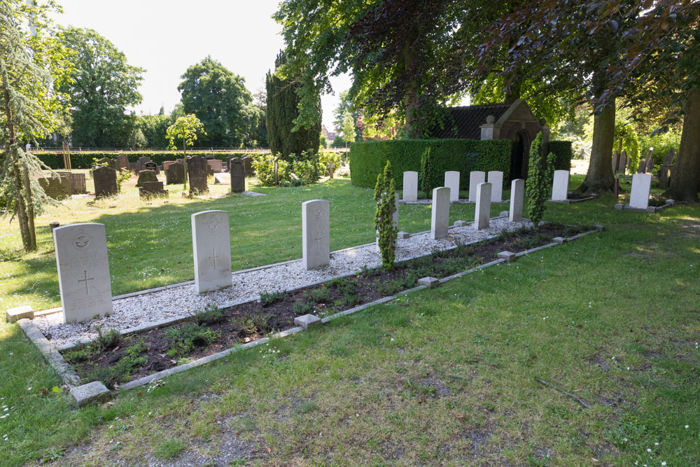 Commonwealth War Graves Old Cemetery Holten #1