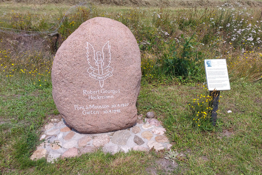 Monument Parachutist Robert Heckmann