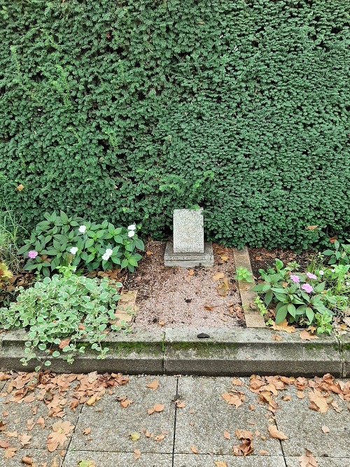 Monument to War Widows and Orphans #3