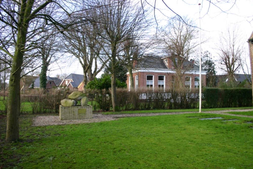 Oorlogsmonument Niezijl #1