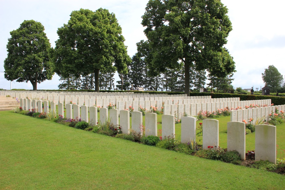 Commonwealth War Graves Achiet-le-Grand #4
