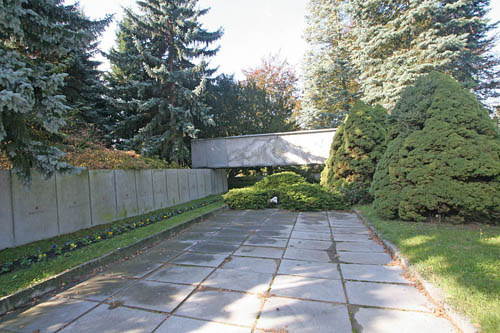 Sovjet Oorlogsgraven Pardubice #2