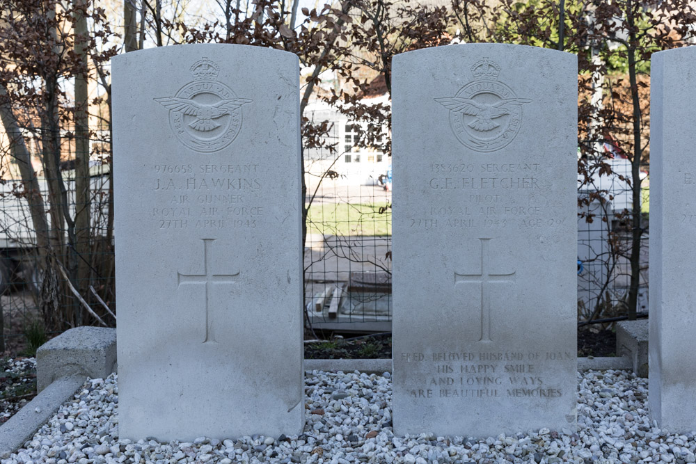 Commonwealth War Graves Protestant Churchyard Poederoijen #2