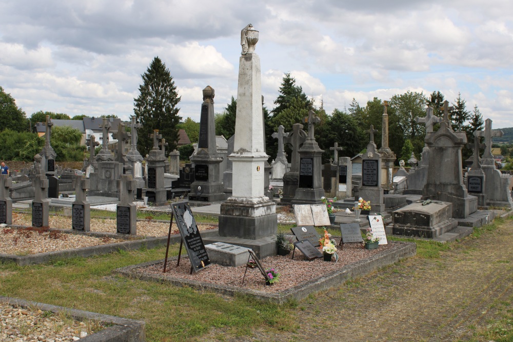 Oorlogsmonument Virton Begraafplaats