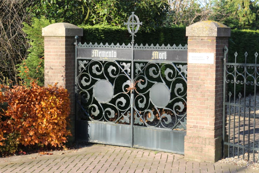 Nederlandse Oorlogsgraven Rooms Katholieke Begraafplaats Boven-Leeuwen #1