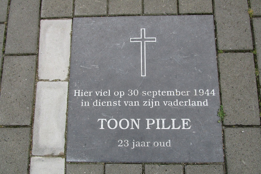 Monument Toon Pille #1