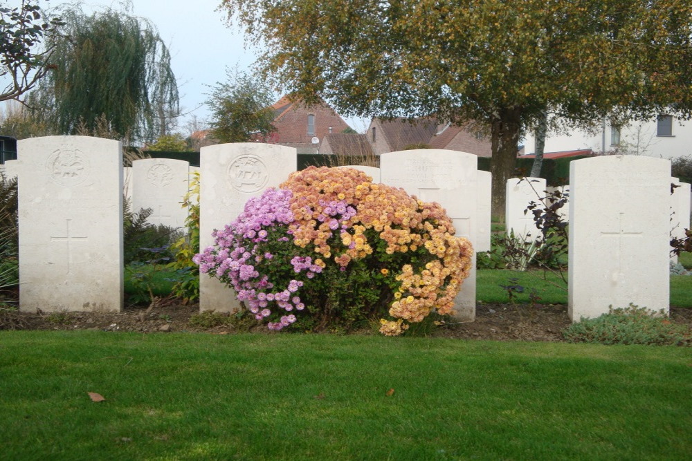 Commonwealth War Cemetery La Brique Military No. 2 #5