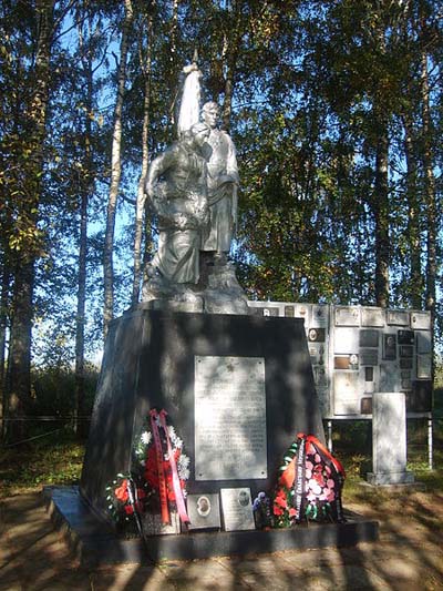Sovjet Oorlogsbegraafplaats Nr. 4 Aristova #1
