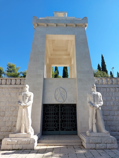 Monument Omgekomen Partizanen Podgorica #2