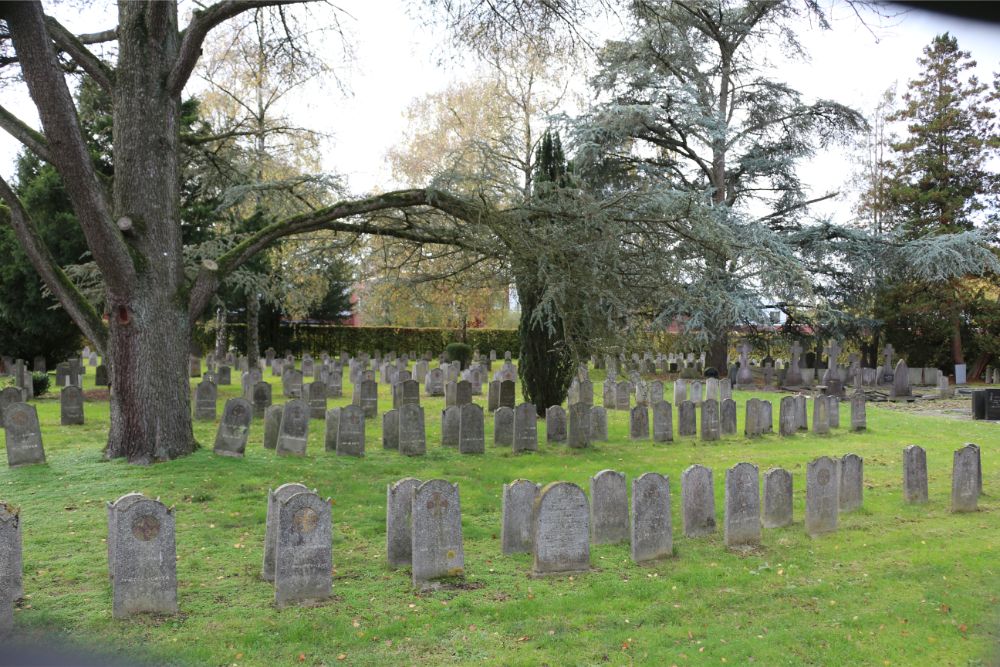 Nederlandse Oorlogsgraven Begraafplaats Voorburg Vught #2