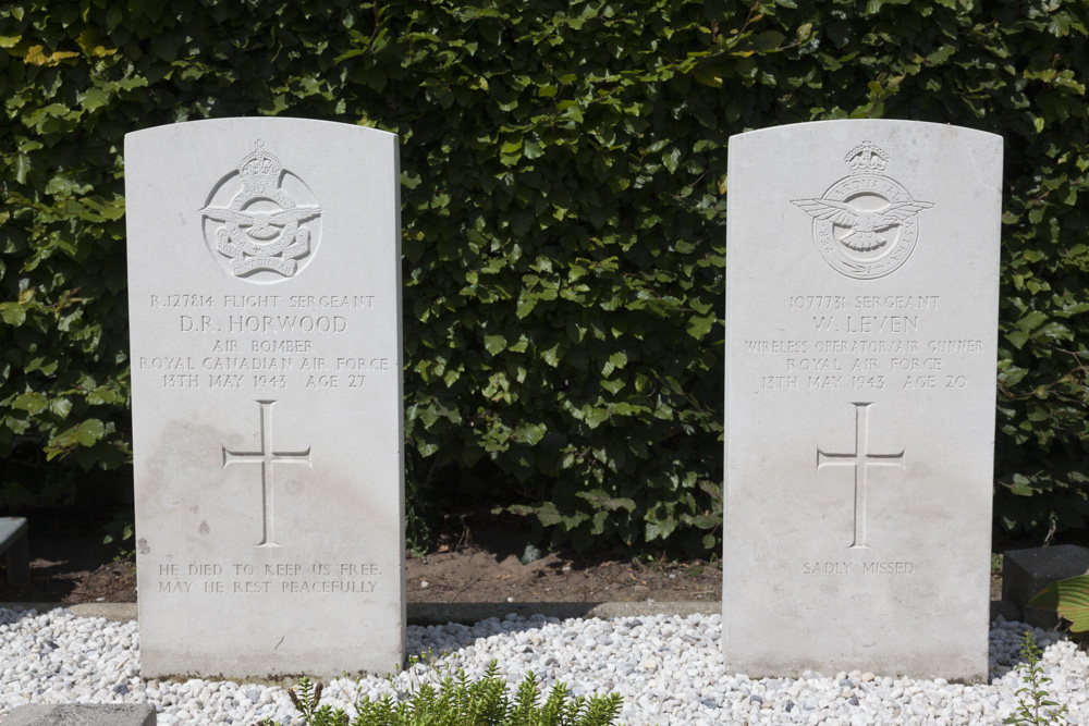 Commonwealth War Graves Roman Catholic Cemetery Deurningen #4